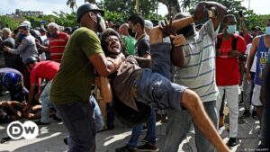 Exiliados apoyan condena de Eurocámara a violaciones en Cuba – DW – 12/07/2023