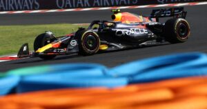 F1: Checo Pérez resiste a la presión de Lewis Hamilton y termina en tercer lugar