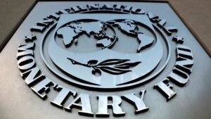 FMI se aferra a mejora de la economía, ve desafíos persistentes