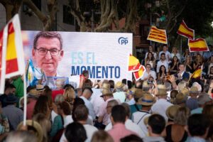 Feijóo pide a los votantes de Vox y del PSOE unir su voto en el PP para poder garantizar "el fin del sanchismo"