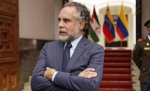 Fiscalía de Colombia cita a exembajador Armando Benedetti
