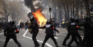 Francia movilizó 45.000 policías este sábado por los disturbios