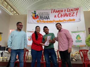 Gobierno Bolivariano benefició a 67 productores de Antímano con financiamientos e instrumentos agrarios |