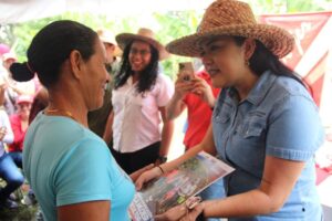 Gobierno Bolivariano entregó financiamientos y titularidad de tierras a 42 Mujeres Conuqueras en Yaracuy - Yvke Mundial