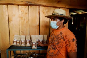 Grano de café: comerciantes se van a paro por crisis - Otras Ciudades - Colombia