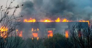 Grecia en llamas: bomberos y protección civil continúan combatiendo los incendios que arrasan el interior del país