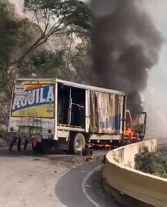 Incendian camión de cerveza en el sur del Cesar - Otras Ciudades - Colombia