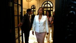 Presidenta de Perú es investigada por presunto plagio en libro sobre derechos humanos