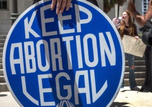Iowa prohíbe la mayoría de abortos a partir de las seis semanas