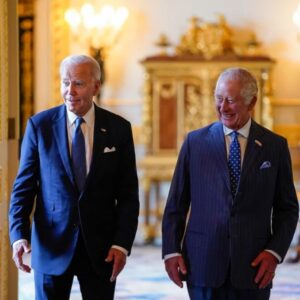 Joe Biden viajó a Lituania para la cumbre de la OTAN tras reunirse con Rishi Sunak y el rey Carlos III en Londres