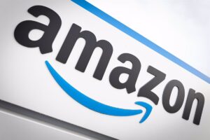 La CNMC multa a Apple y Amazon con 194 millones por restringir la competencia en la web de Amazon España