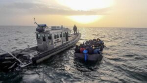 La Guardia Costera tunecina rescata los cuerpos de trece migrantes en el mar