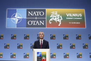 La OTAN invitar a Ucrania a convertirse en miembro cuando "cumpla las condiciones"