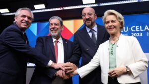 La UE y América Latina pactan una declaración de mínimos sobre Ucrania