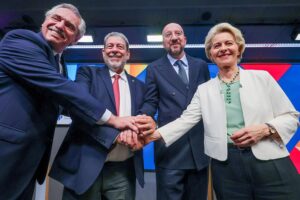 La UE y la Celac culminan una cumbre "histórica" que sirve para impulsar su relación