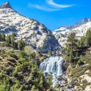 La joya secreta de Huesca: una espectacular cascada en mitad de los Pirineos que es una de las más impresionantes de España
