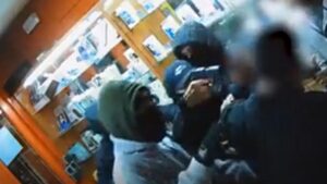 Los Mossos desmantelan una organización criminal especializada en robos en establecimientos de telefonía