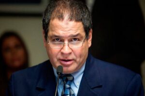 Luis Florido propone retirada de candidatos inhabilitados de la primaria opositora