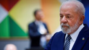 Lula echa abajo los controles de armas más laxos de Bolsonaro en Brasil