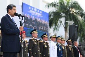 Maduro ratifica a Padrino López en MinDefensa por noveno año seguido