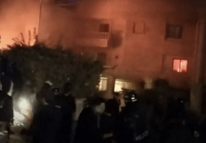 Manifestantes iraquíes incendian la embajada sueca en Bagdad