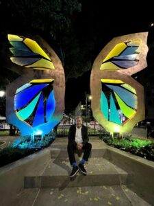 Mario Hernández donó escultura en honor a su esposa Olguita - Santander - Colombia