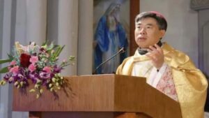 Papa da visto bueno a nuevo obispo de Shanghai para zanjar crisis con China