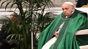 Papa pide no dejar que el mercado relegue a los ancianos a "descartes improductivos"