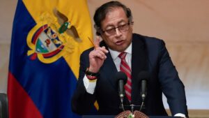 Petro informa de varios militares heridos en Colombia en un atentado con un camión con explosivos
