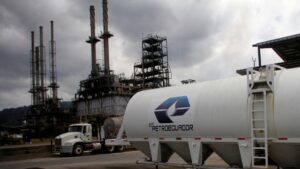 Petroecuador confirma derrame de unos 1.200 barriles de crudo en costa norte de Ecuador