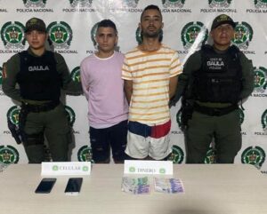 Policías encubiertos capturando a extorsionistas en Soledad - Barranquilla - Colombia