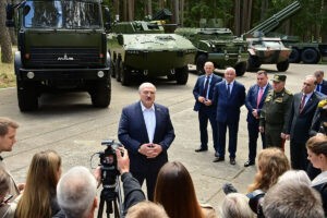 Polonia refuerza su frontera con Bielorrusia con 500 antidisturbios y fuerzas especiales