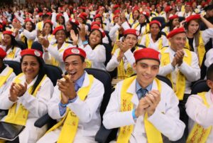 Preocupación en Colombia por propuesta para convalidar títulos de médicos integrales comunitarios venezolanos