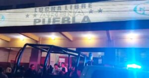 Reportaron robo a mano armada en la Arena Puebla durante evento de lucha libre