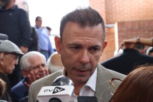 Roberto Enríquez no estará en debate del 12 de julio