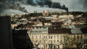Rusia ataca Leópolis dejando al menos tres muertos
