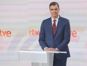 Sánchez acusa a Feijóo de borrarse del debate en RTVE por tener "vergüenza" de comparecer con su "socio" Abascal