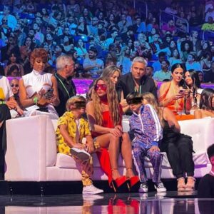 Shakira estuvo acompañada de Milán y Sasha en la entrega de los Premios Juventud, en la que se llevó ocho reconocimientos. @lucasdlarosa/Instagram