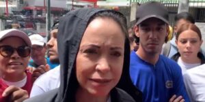 Simpatizantes oficialistas arremeten contra María Corina Machado