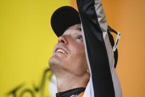Tour de Francia: Pello Bilbao y el triunfo ms emotivo: recuperacin psicolgica junto a Martina y los rboles de Gino Mder