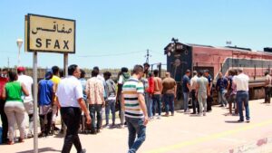 Túnez expulsa a la fuerza a centenares de migrantes a la desértica frontera libia
