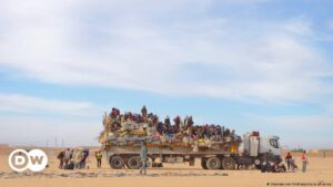Túnez y Libia expulsan a cientos de migrantes al desierto – DW – 14/07/2023