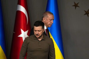 Ucrania "merece" entrar en la OTAN, dice Erdogan tras reunirse con Zelenski