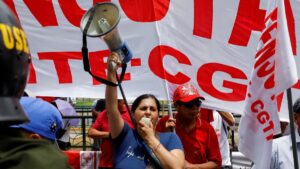 otra vez los peruanos marchan en protesta contra el gobierno de Dina Boluarte