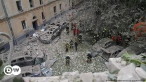 Unesco condena bombardeo de edificio histórico en Leópolis – DW – 06/07/2023