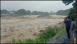 Varios deslizamientos de tierra por fuertes lluvias en Mérida