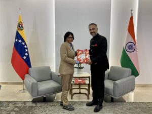 Venezuela despide con honores a Embajador de India