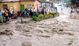 Vías de La Puerta quedan obstaculizadas por lluvias en Trujillo