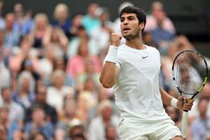 Wimbledon: Alcaraz supera a Jarry en la primera prueba exigente y vuelve a octavos de final