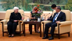 Yellen critica trato de China a compañías de EEUU durante visita a Beijing